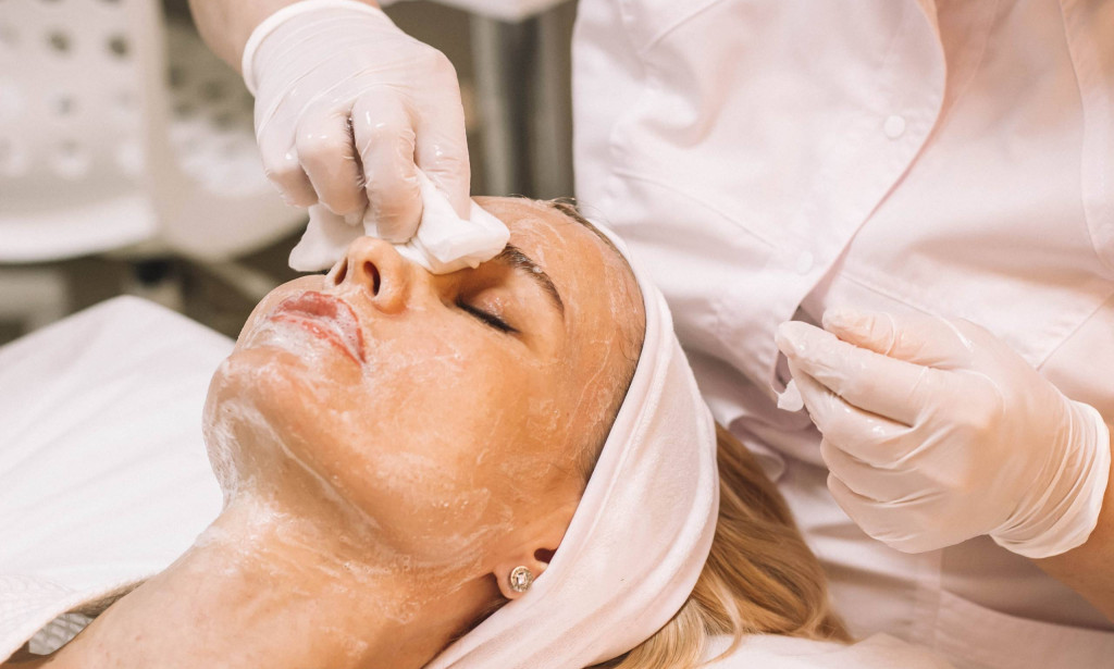 How Often Should You Get a Deep Cleansing Facial for Glow?