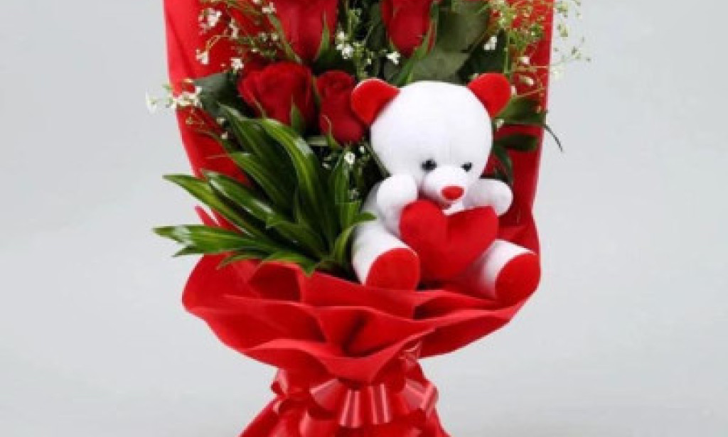 How to Choose Emotional Birthday Gifts for Love Couples on Their Special Day