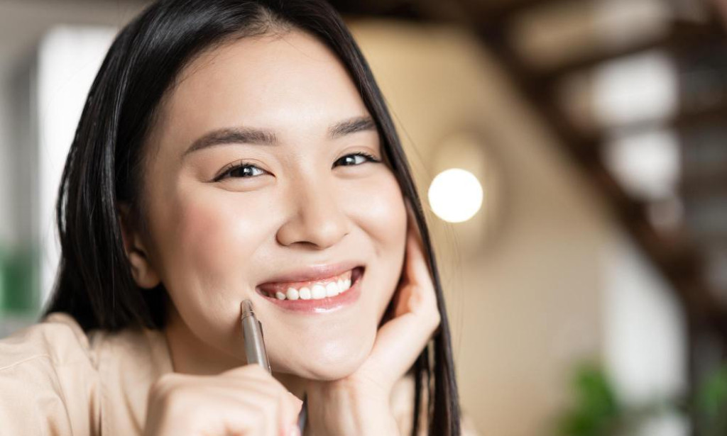Teeth Bleaching: Essential Cautions and Why Top Professional Care Matters