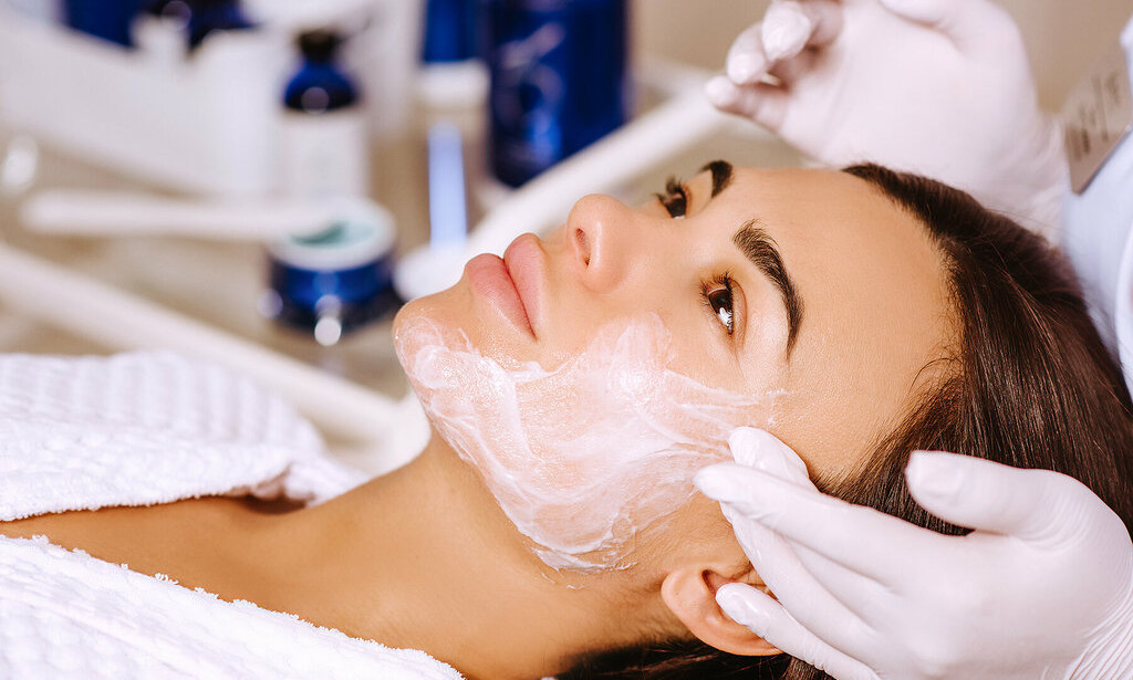 How Can Deep Cleansing Facial Help Achieve Flawless Skin?