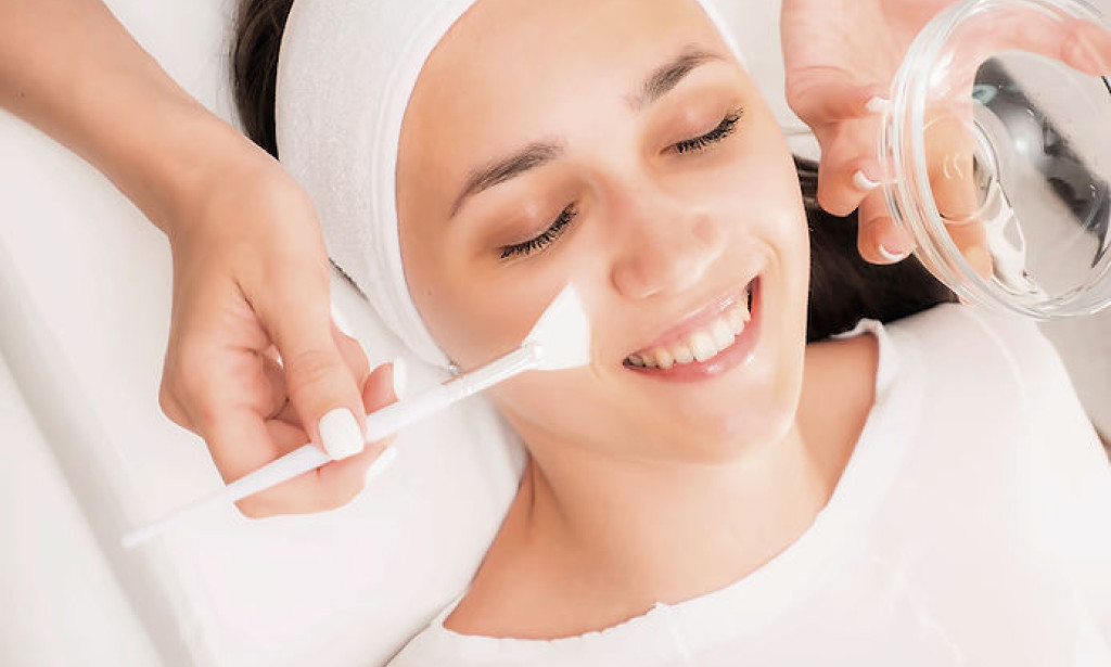 How Does Glycolic Acid Peel Improve Skin Texture Fast?