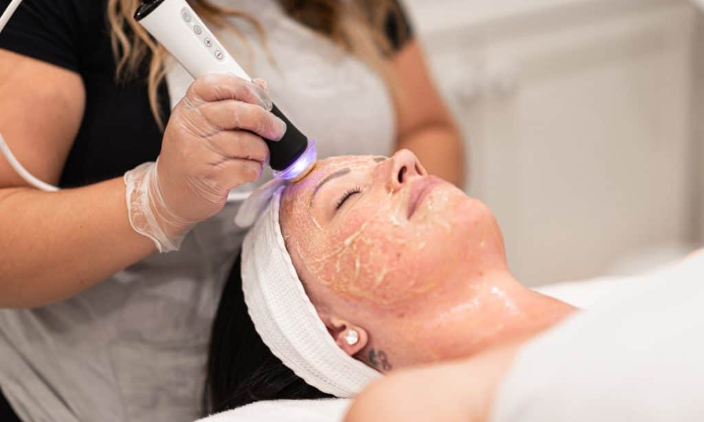 How Does Oxygeneo Facial Hydrate And Refresh Skin Layers?