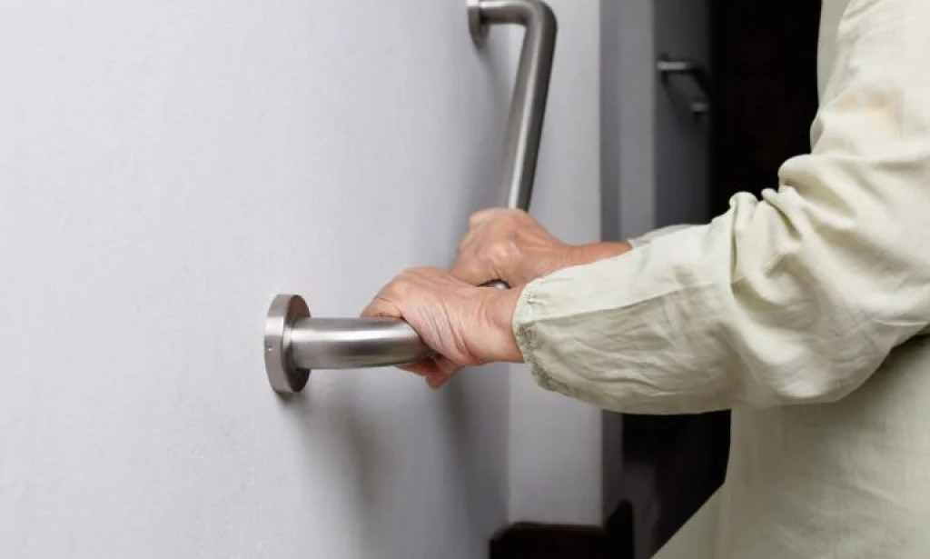 How the Best Grab Bar Installer in Houston Improves Bathroom Safety Fast