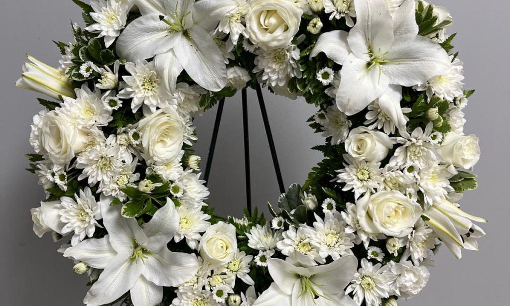 How to Choose Sympathy Flowers for Close Family Members