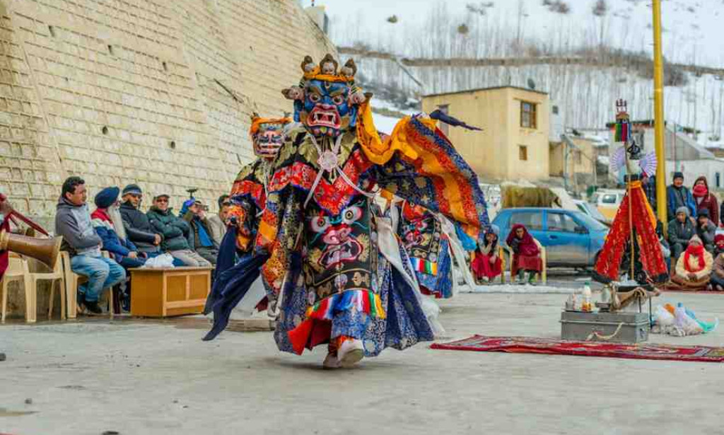 Top 5 Ways to Travel Ladakh From Mumbai By Bike