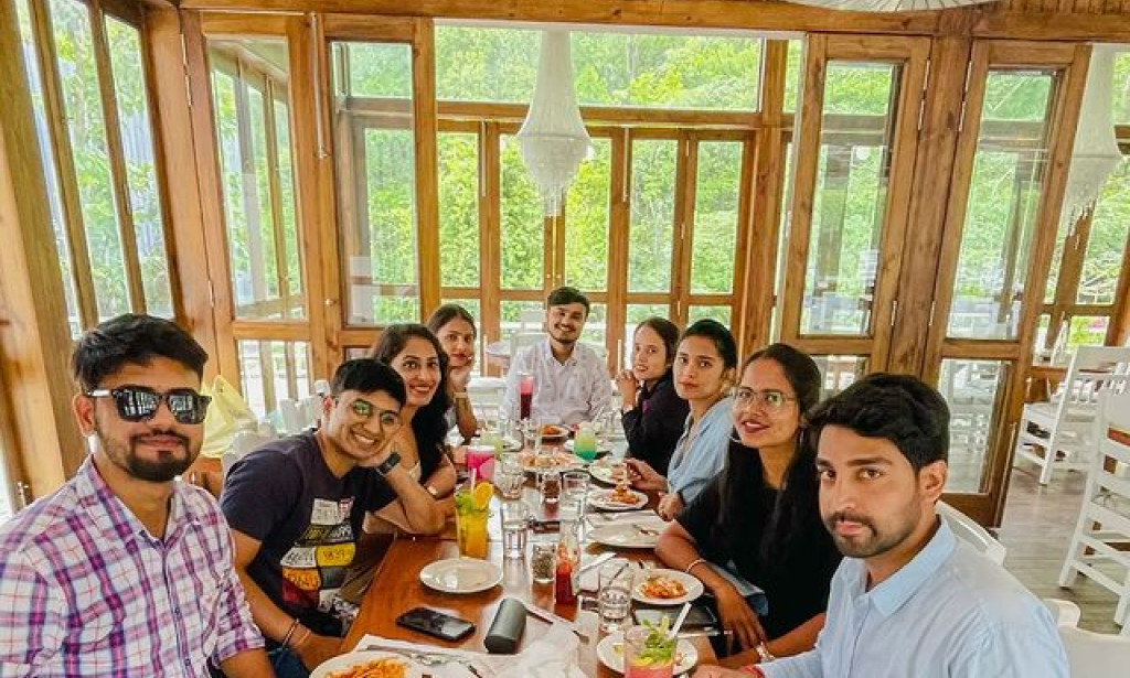 Top 10 Reasons to Choose the Best Cafe for Birthday Celebration with Family and Friends
