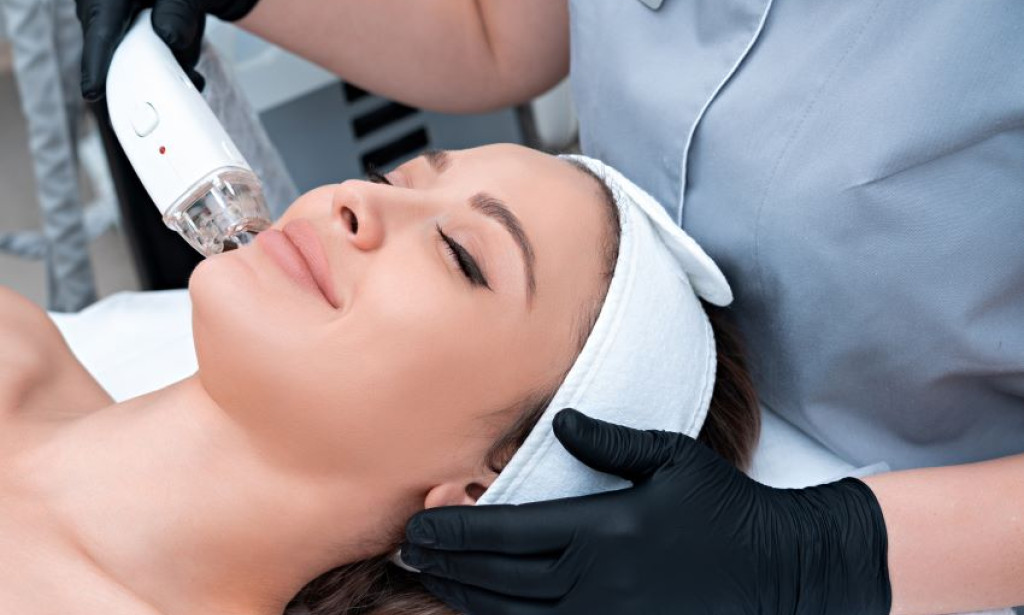 How Does Pico Laser Support Clear and Even Skin Tone?
