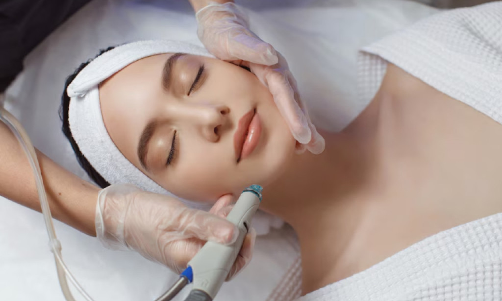 How Can HydraFacial Help Reduce Skin Oiliness and Congestion?