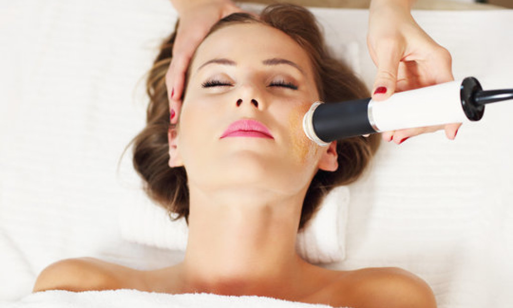 How Can OxyGeneo Facial Help Refresh Aging Skin Appearance?