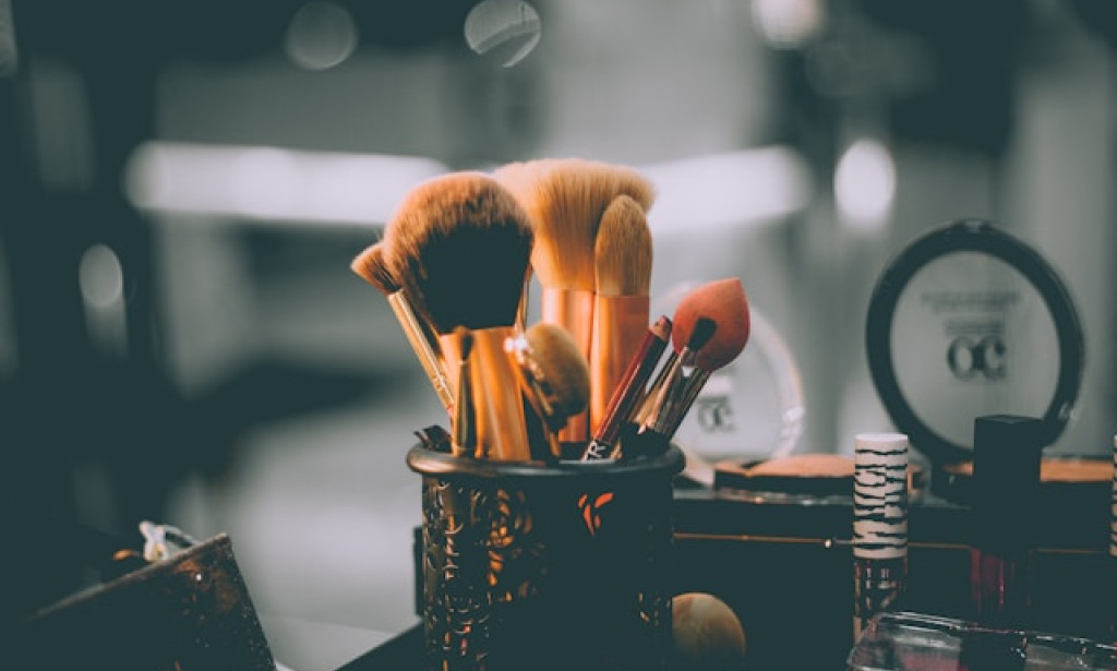 What Are the Best Natural Skincare Routine Tips for Healthy and Glowing Skin in the United States Cosmetic Market?