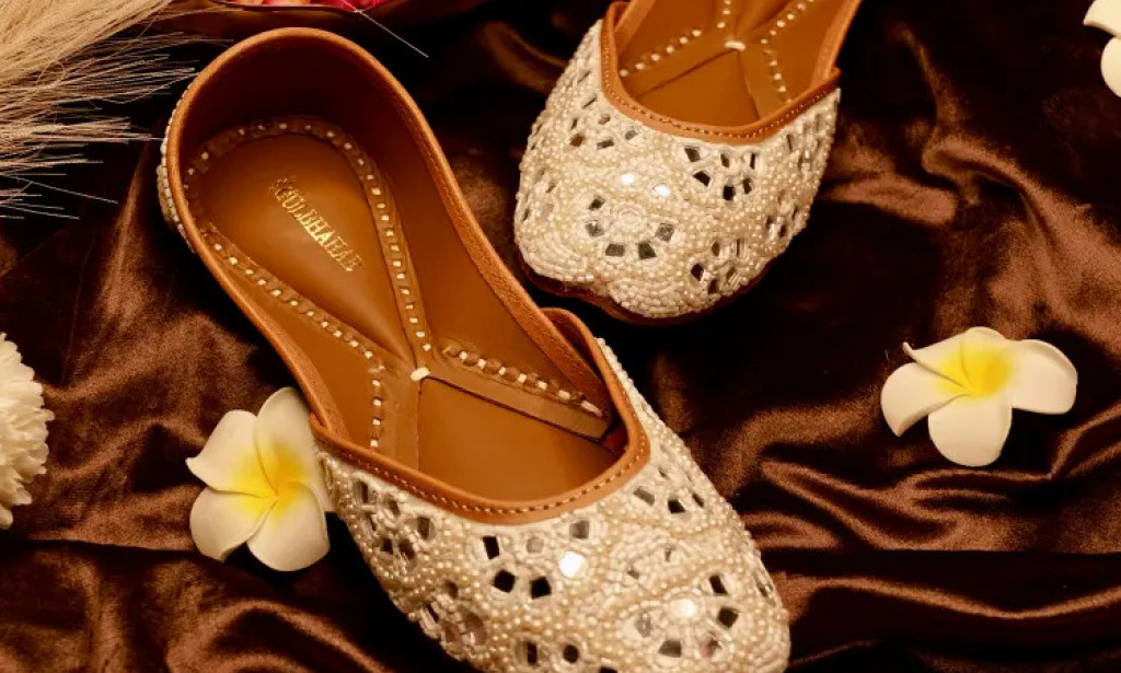 What Kind of Quality and Fashion Have Made Punjabi Juttis a Mandatory Footwear Option