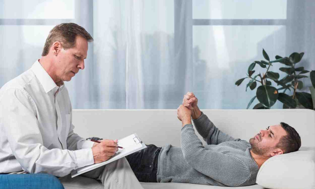 How do I find a good psychiatrist for bipolar treatment in Lucknow?