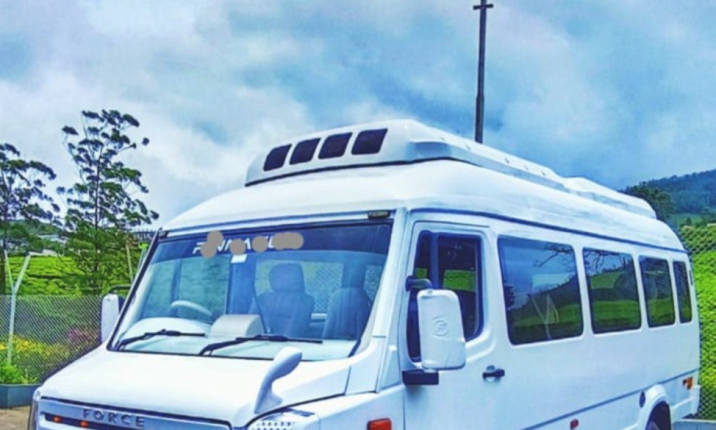 Why More Travelers Are Choosing Tempo Travellers for Kerala Trips?