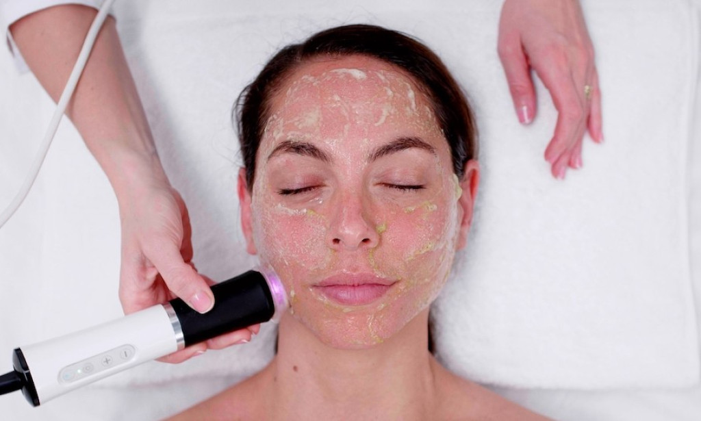 How Is OxyGeneo Facial Safe During Summer?