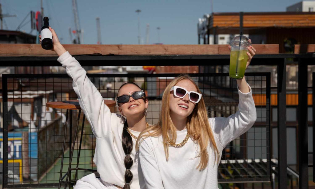 Where to Find the Best Rooftop Drinks in Sydney CBD After Work
