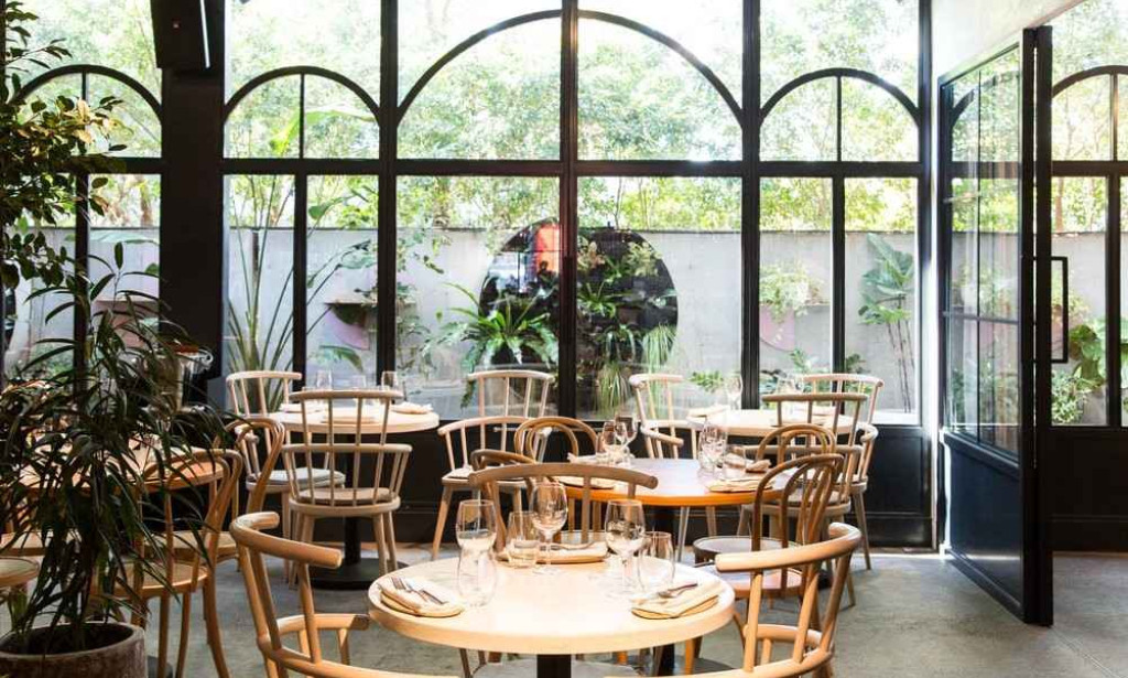 How a Lebanese Restaurant Creates a Friendly and Lively Experience