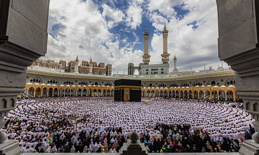 Discover the Top Best Umrah Journey with Hajar Travels