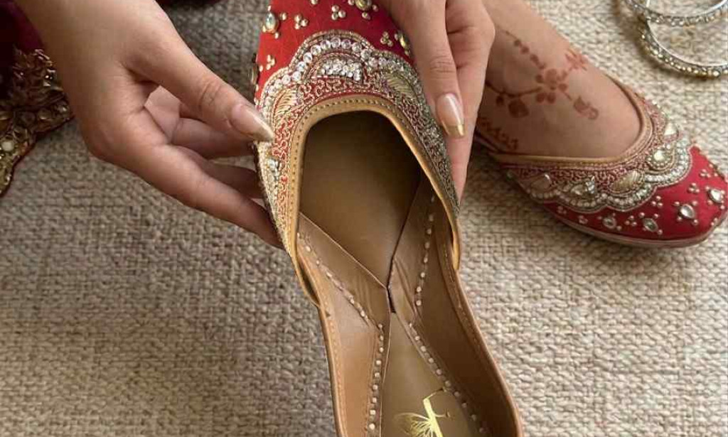 How to Pick the Perfect Bridal Jutti for Your Lehenga in 2026