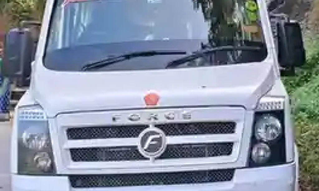 Is Renting a Tempo Traveller Better Than Using Ride-Sharing Apps? Top