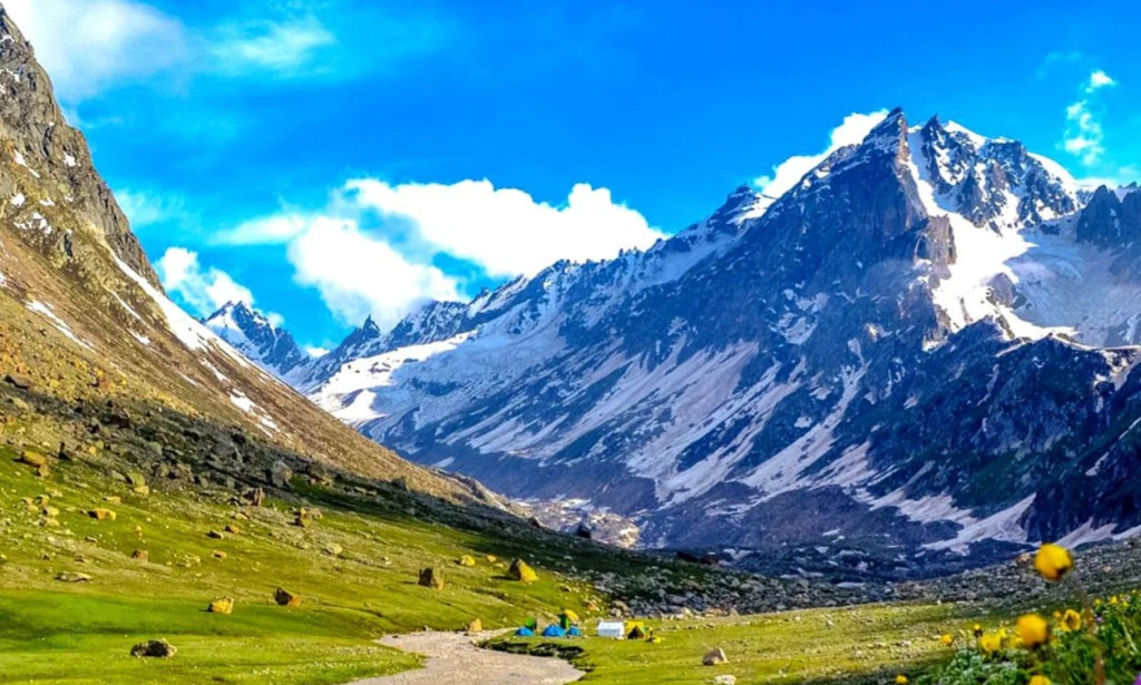 How to Plan the Hampta Pass Trek: Your Complete Guide to a Himalayan Adventure