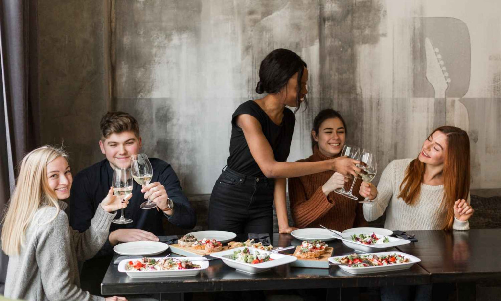 Top Group Dining in Sydney CBD Is Perfect for Big Catch Ups