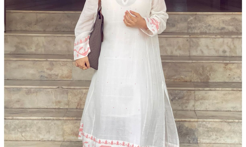 Top 10 Luxury Handmade Sarees Every Saree Lover Should Own (Indeloom Edition)