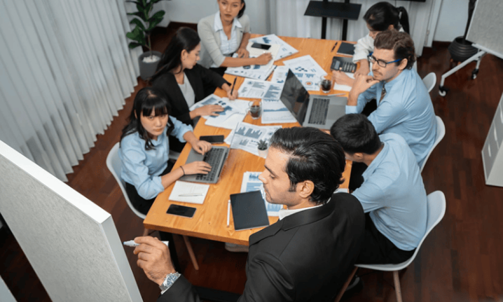 How the Best Corporate Training Companies Customise Programmes for SMEs vs MNCs