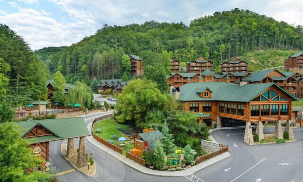 How to Stay for a Memorable Smoky Mountain Escape : Luxury Vacation Cabin Rentals Gatlinburg