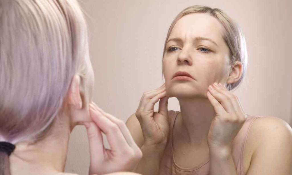 Top 8 Skincare Mistakes Secretly Aging Your Skin Faster