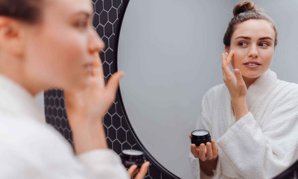 How to Apply Skincare Products in the Correct Order (Morning & Night)